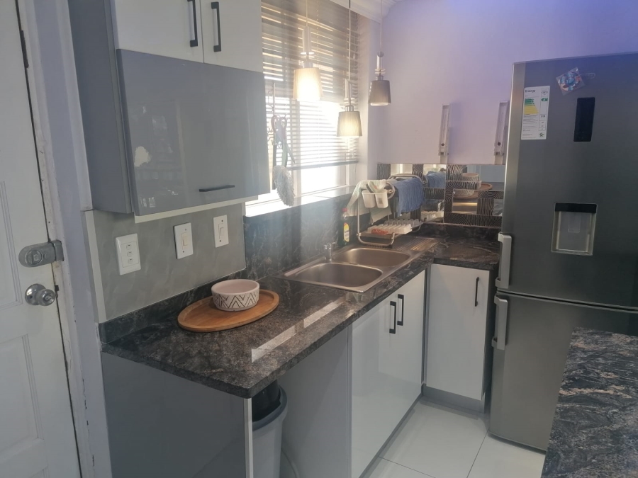 To Let 2 Bedroom Property for Rent in Amanzimtoti KwaZulu-Natal