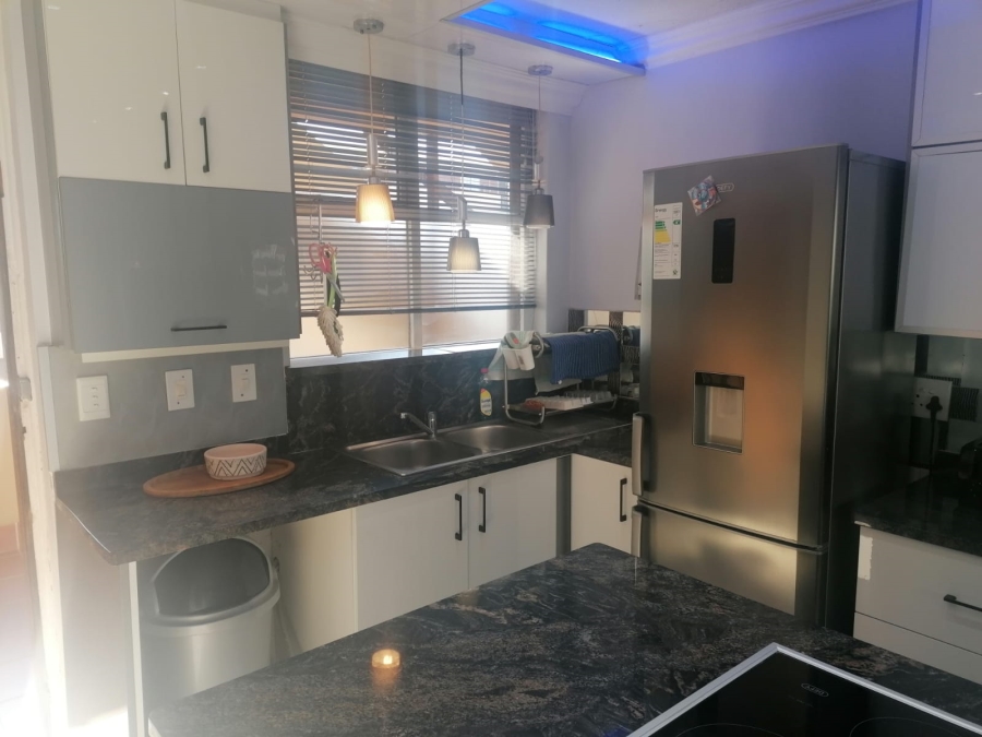 To Let 2 Bedroom Property for Rent in Amanzimtoti KwaZulu-Natal
