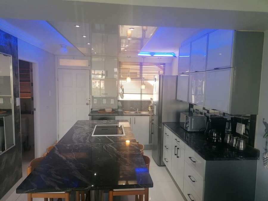 To Let 2 Bedroom Property for Rent in Amanzimtoti KwaZulu-Natal