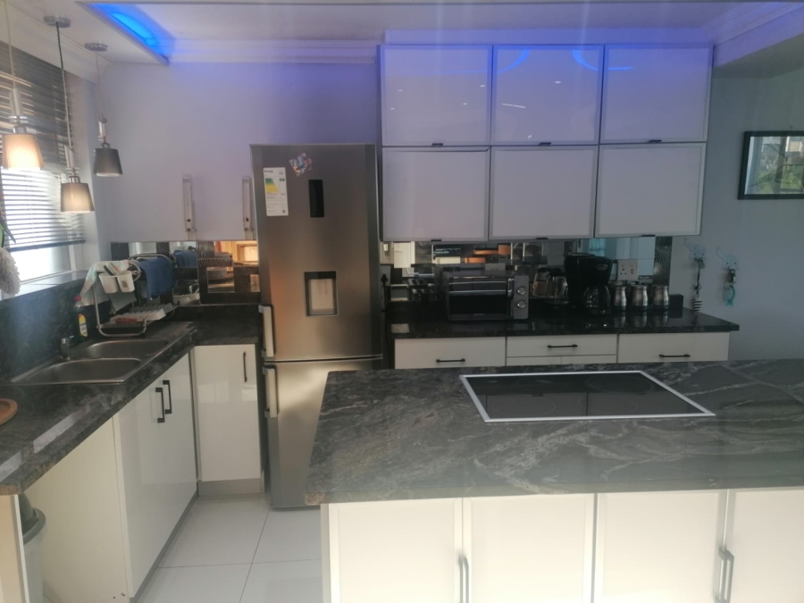 To Let 2 Bedroom Property for Rent in Amanzimtoti KwaZulu-Natal
