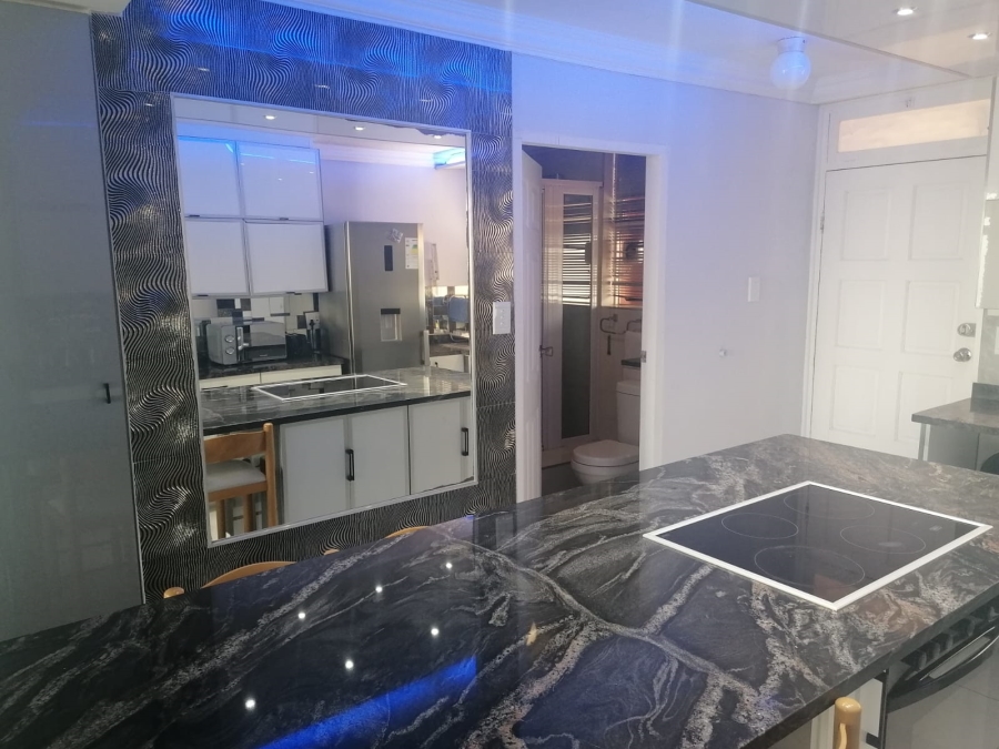 To Let 2 Bedroom Property for Rent in Amanzimtoti KwaZulu-Natal