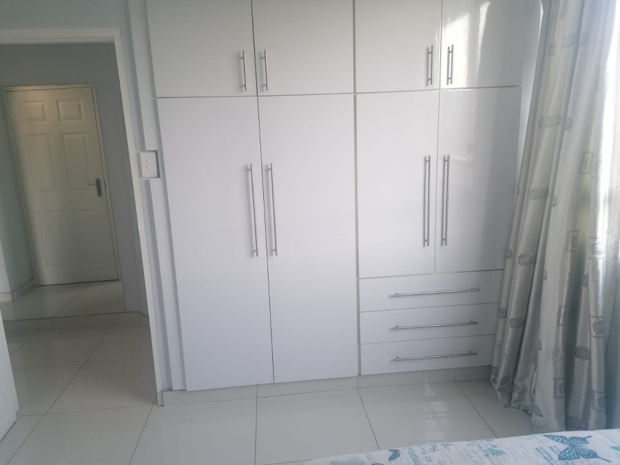 To Let 2 Bedroom Property for Rent in Amanzimtoti KwaZulu-Natal