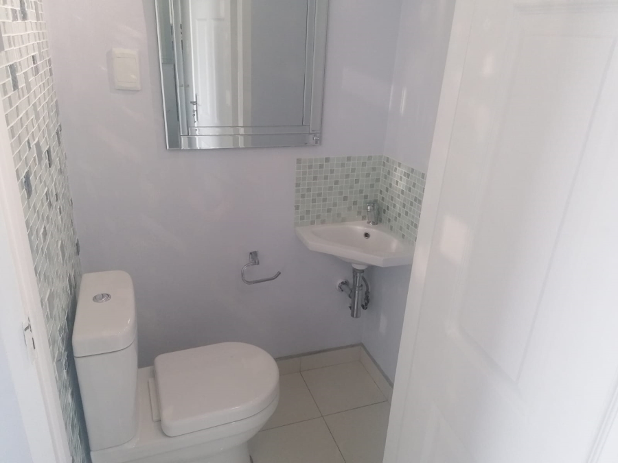 To Let 2 Bedroom Property for Rent in Amanzimtoti KwaZulu-Natal