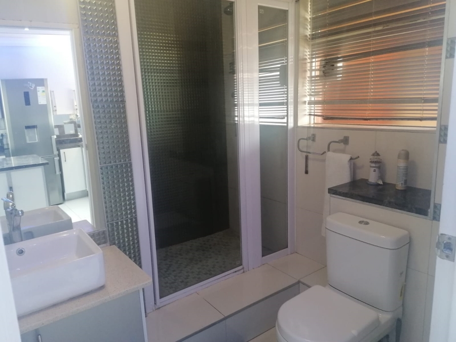 To Let 2 Bedroom Property for Rent in Amanzimtoti KwaZulu-Natal