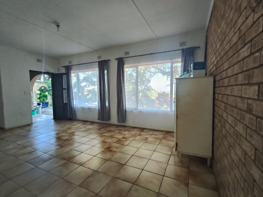 2 Bedroom Property for Sale in Uvongo KwaZulu-Natal