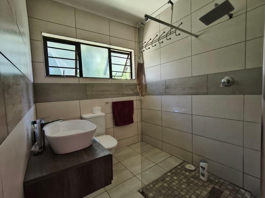 2 Bedroom Property for Sale in Uvongo KwaZulu-Natal