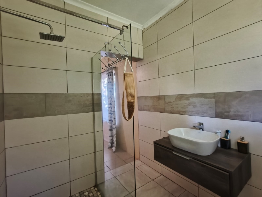 2 Bedroom Property for Sale in Uvongo KwaZulu-Natal