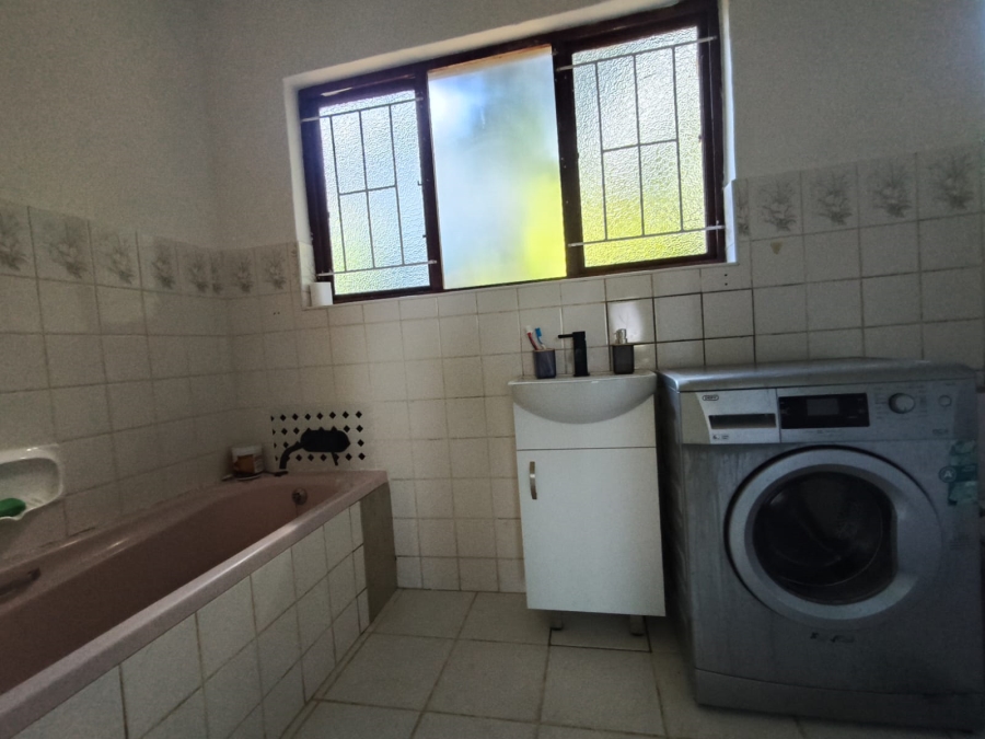 2 Bedroom Property for Sale in Uvongo KwaZulu-Natal