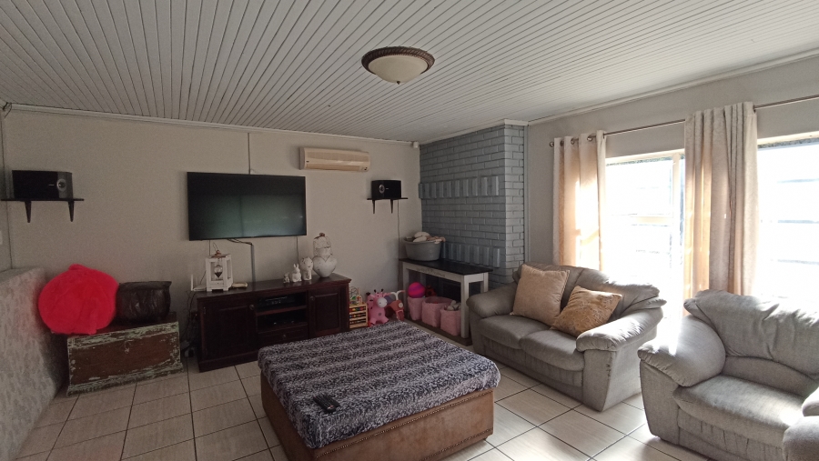4 Bedroom Property for Sale in Signal Hill KwaZulu-Natal