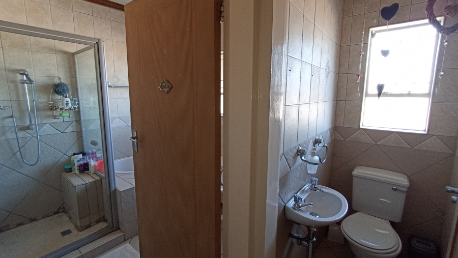 4 Bedroom Property for Sale in Signal Hill KwaZulu-Natal