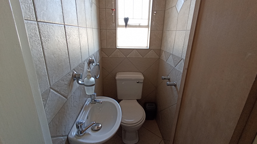 4 Bedroom Property for Sale in Signal Hill KwaZulu-Natal