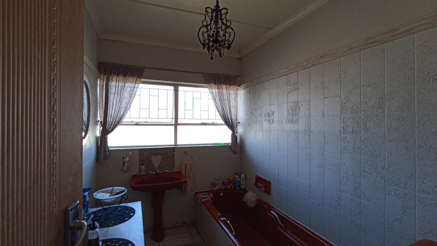 4 Bedroom Property for Sale in Signal Hill KwaZulu-Natal