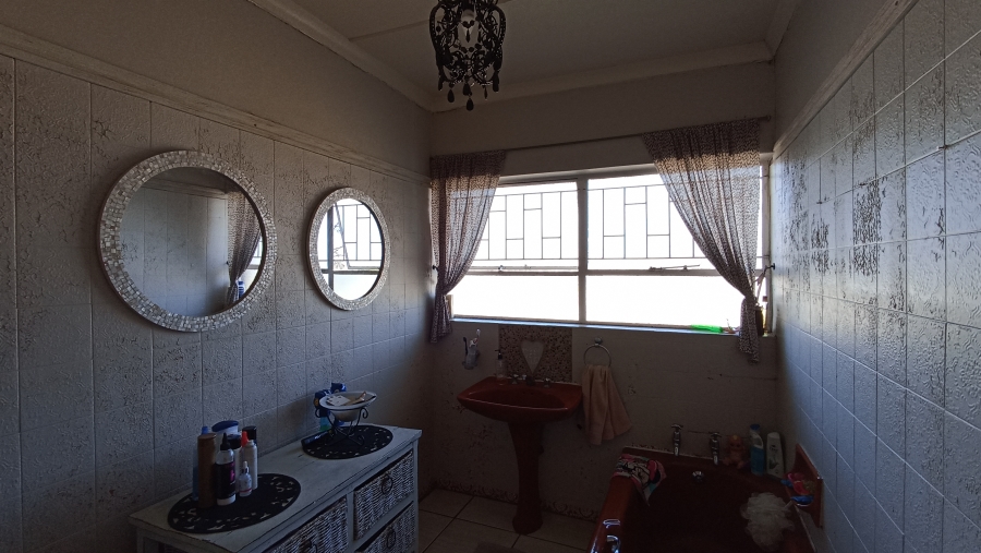 4 Bedroom Property for Sale in Signal Hill KwaZulu-Natal