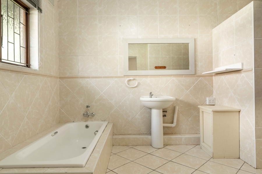 4 Bedroom Property for Sale in Amanzimtoti KwaZulu-Natal