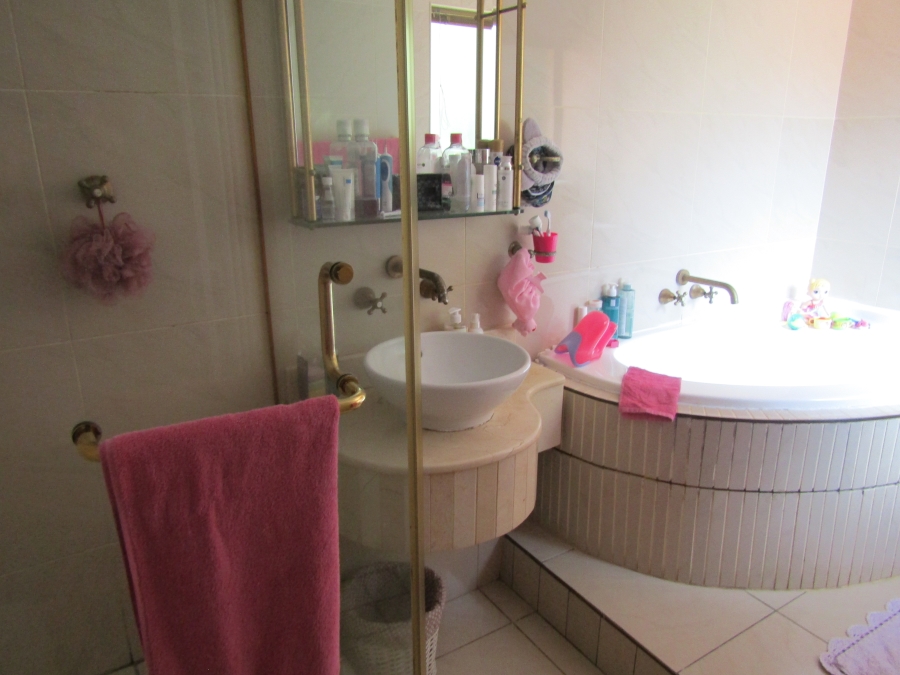5 Bedroom Property for Sale in Amanzimtoti KwaZulu-Natal