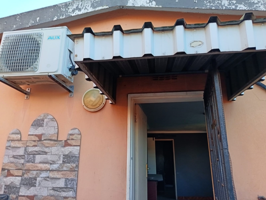 2 Bedroom Property for Sale in Oaklands KwaZulu-Natal