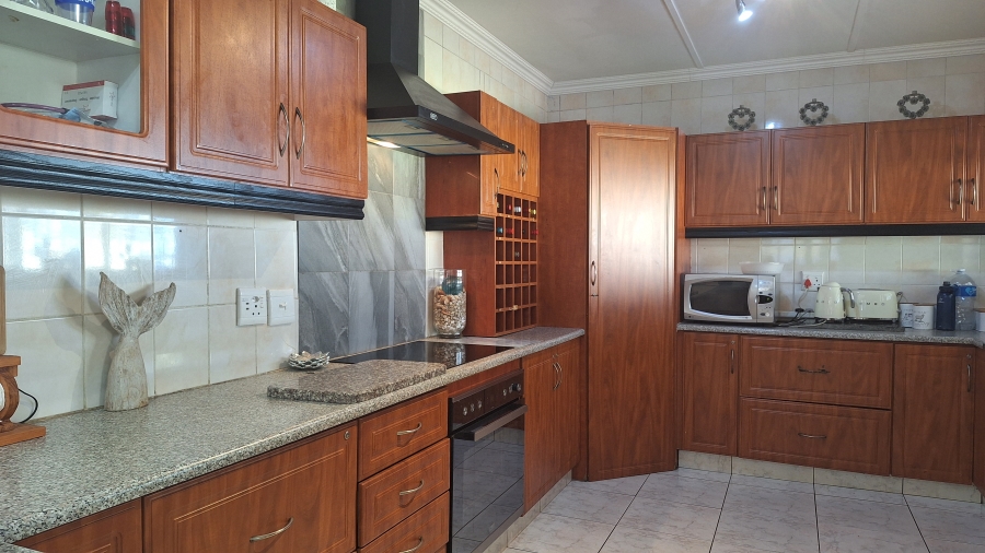 4 Bedroom Property for Sale in Amanzimtoti KwaZulu-Natal