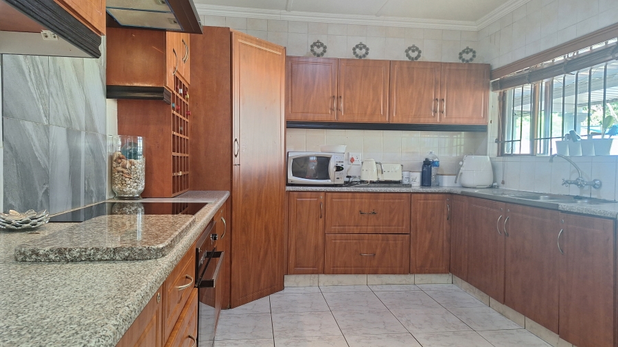 4 Bedroom Property for Sale in Amanzimtoti KwaZulu-Natal