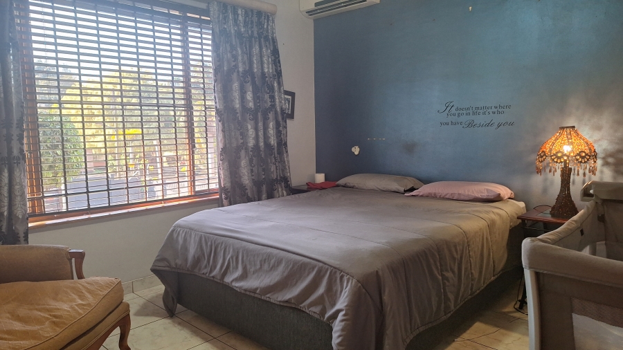 4 Bedroom Property for Sale in Amanzimtoti KwaZulu-Natal
