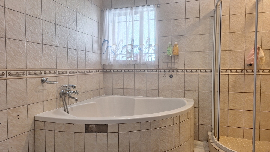 4 Bedroom Property for Sale in Amanzimtoti KwaZulu-Natal