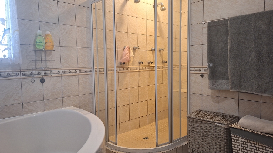 4 Bedroom Property for Sale in Amanzimtoti KwaZulu-Natal