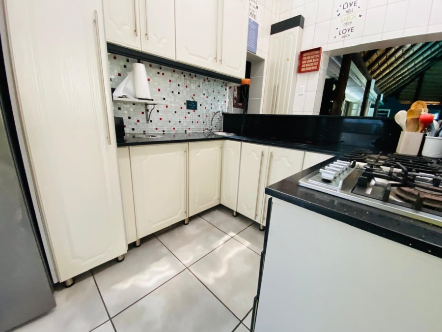 6 Bedroom Property for Sale in Meer En See KwaZulu-Natal