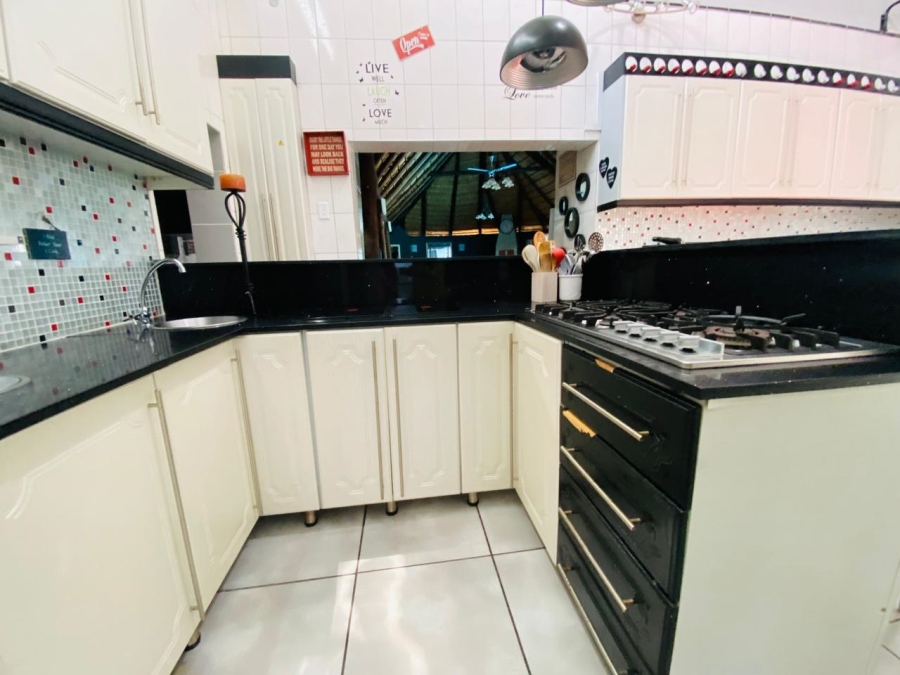 6 Bedroom Property for Sale in Meer En See KwaZulu-Natal