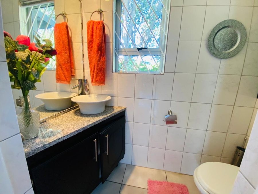 6 Bedroom Property for Sale in Meer En See KwaZulu-Natal