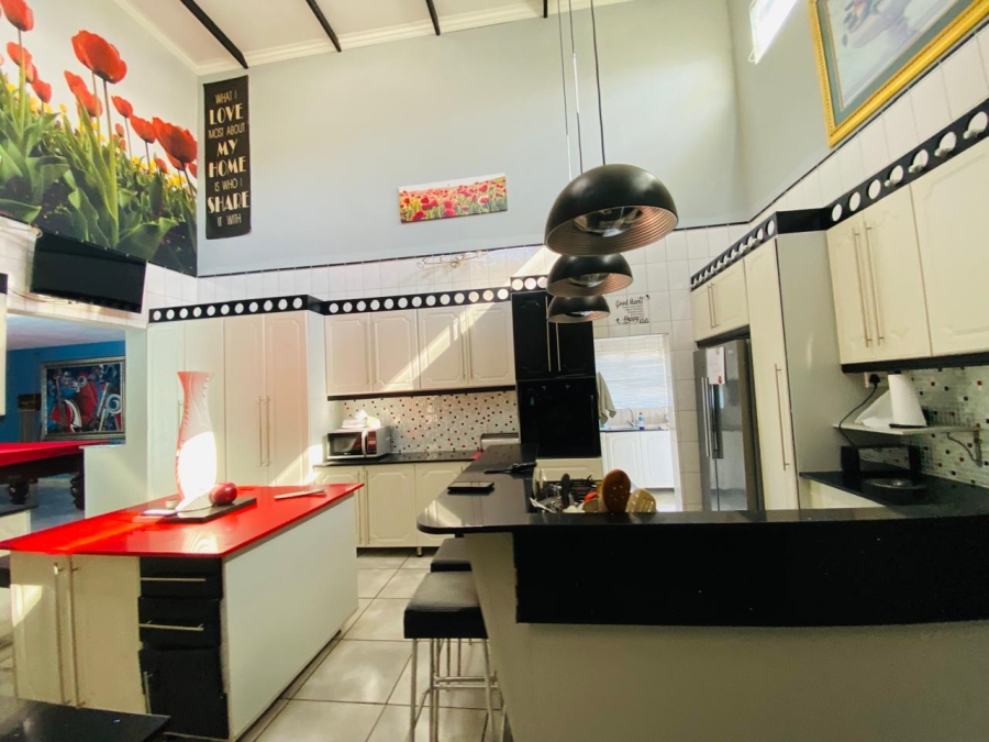 6 Bedroom Property for Sale in Meer En See KwaZulu-Natal