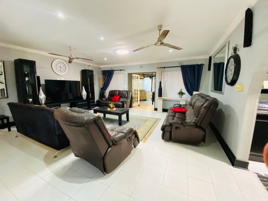 6 Bedroom Property for Sale in Meer En See KwaZulu-Natal