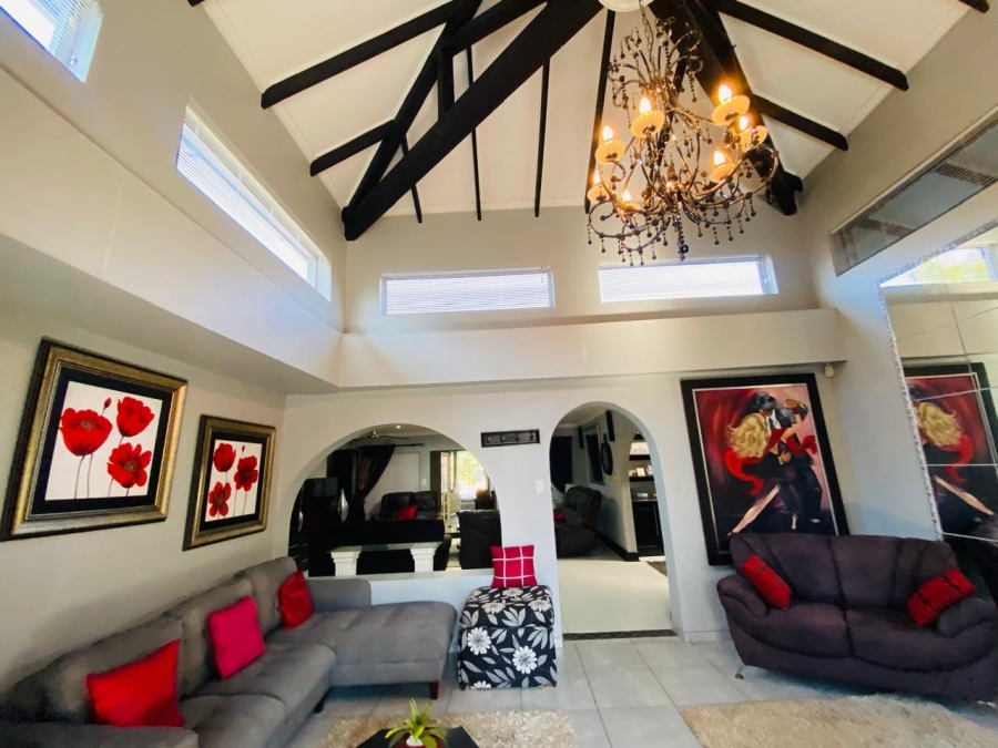 6 Bedroom Property for Sale in Meer En See KwaZulu-Natal