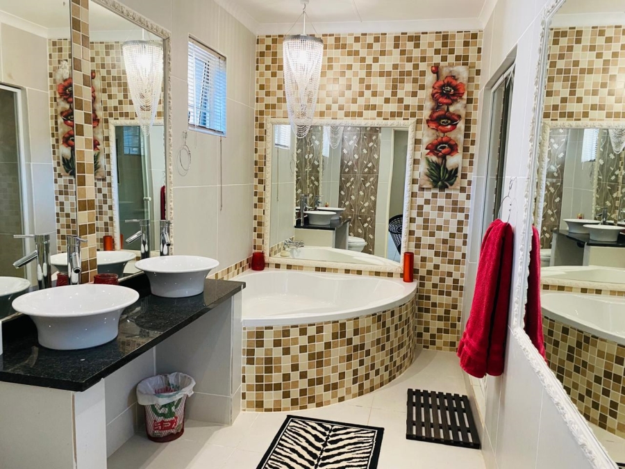 6 Bedroom Property for Sale in Meer En See KwaZulu-Natal