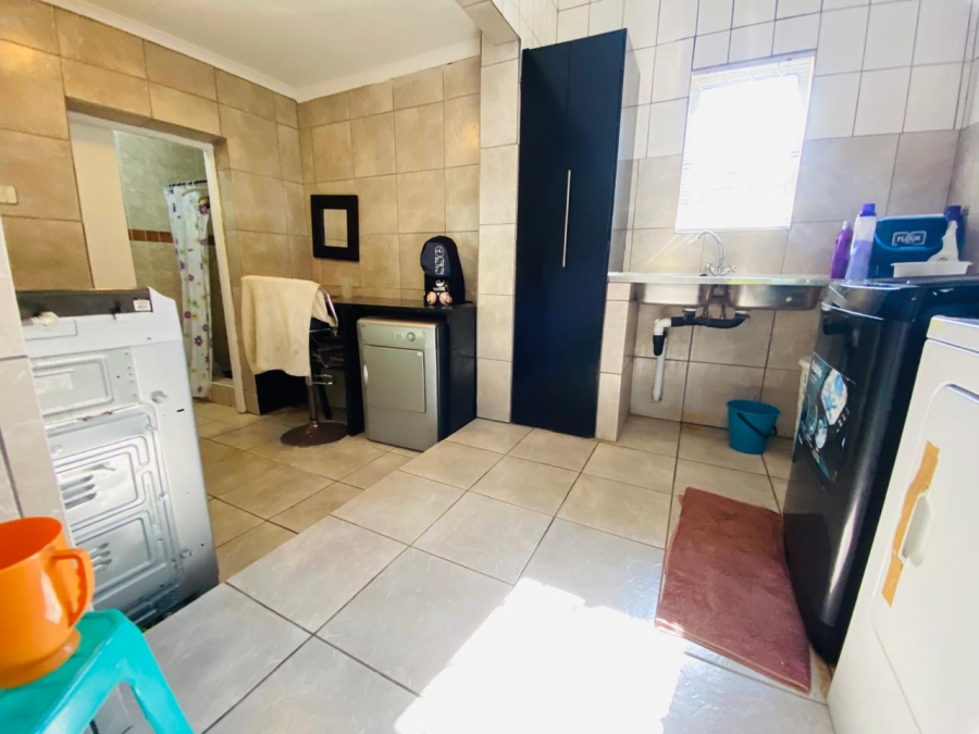 6 Bedroom Property for Sale in Meer En See KwaZulu-Natal