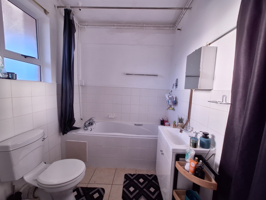 1 Bedroom Property for Sale in Essenwood KwaZulu-Natal