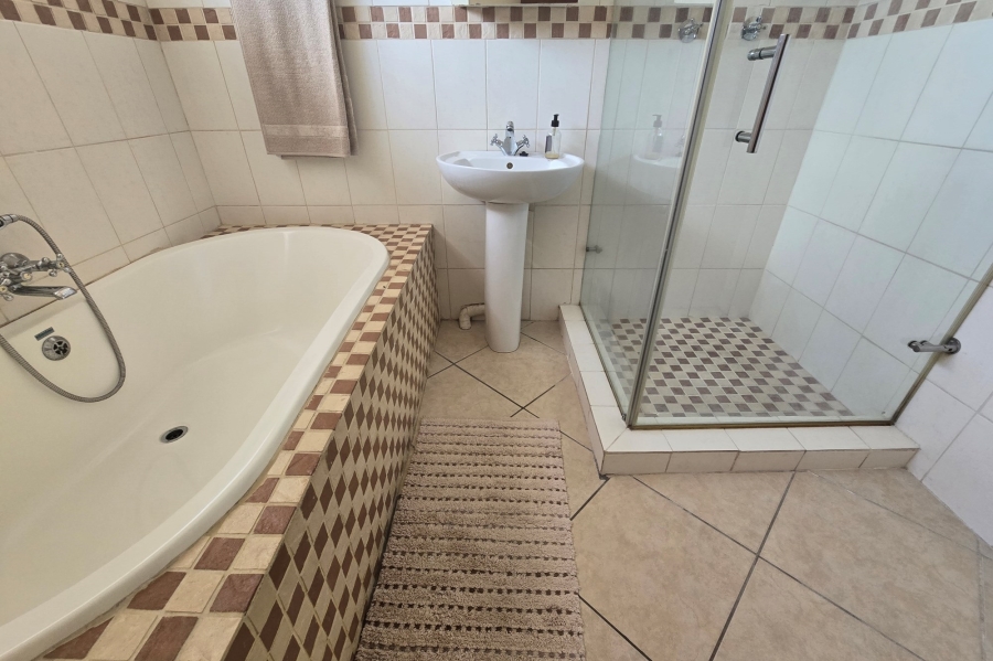 3 Bedroom Property for Sale in Meer En See KwaZulu-Natal