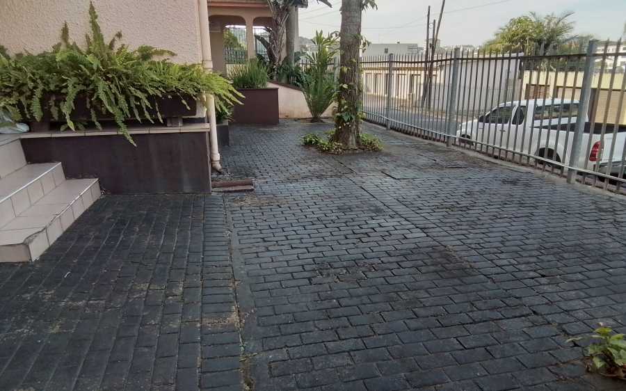 To Let 2 Bedroom Property for Rent in Margate KwaZulu-Natal