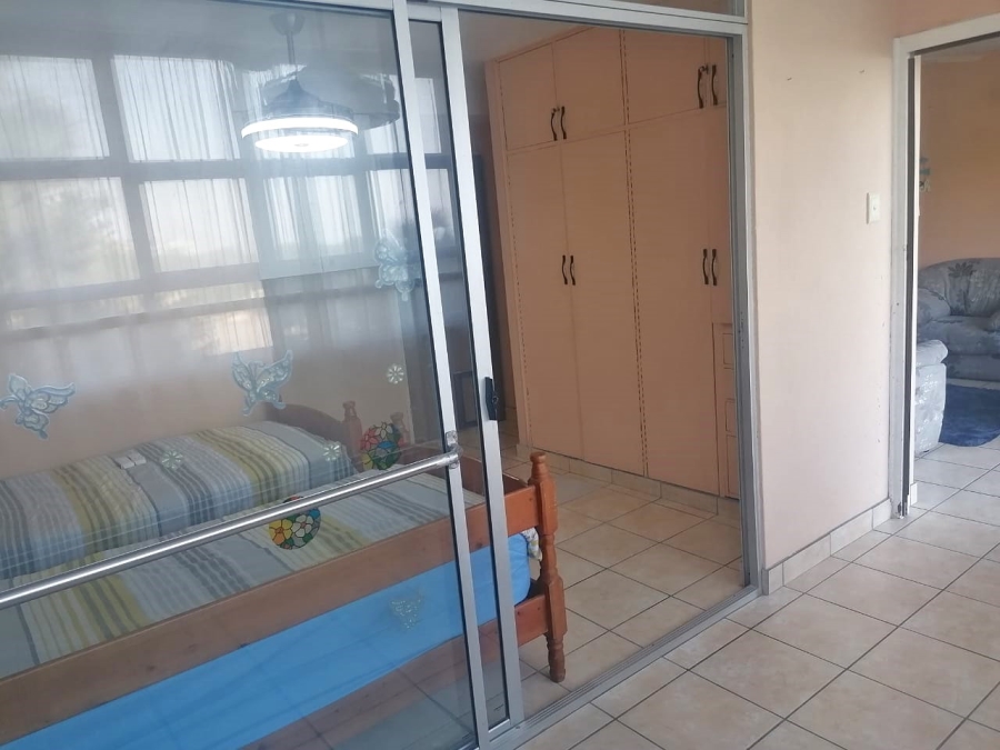 To Let 2 Bedroom Property for Rent in Amanzimtoti KwaZulu-Natal