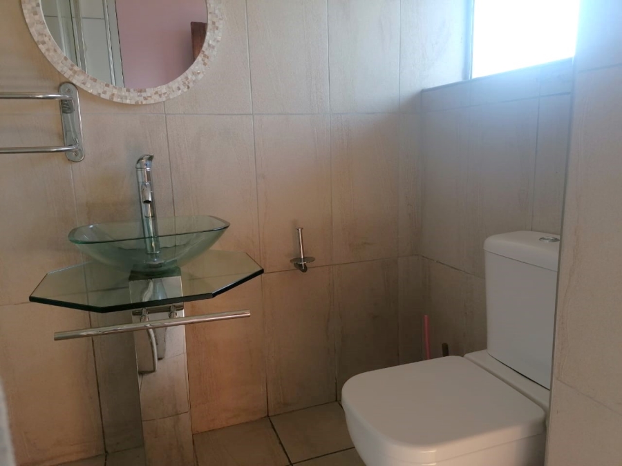 To Let 2 Bedroom Property for Rent in Amanzimtoti KwaZulu-Natal