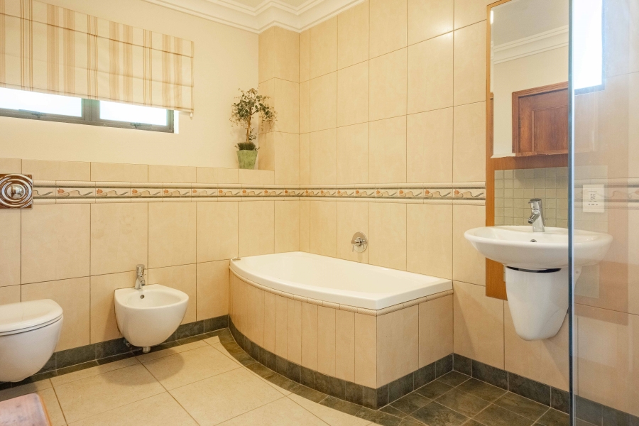 5 Bedroom Property for Sale in Kirtlington Park KwaZulu-Natal
