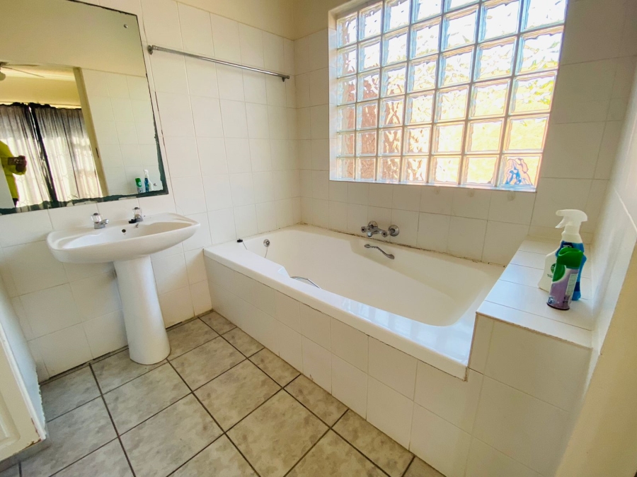 4 Bedroom Property for Sale in Meer En See KwaZulu-Natal
