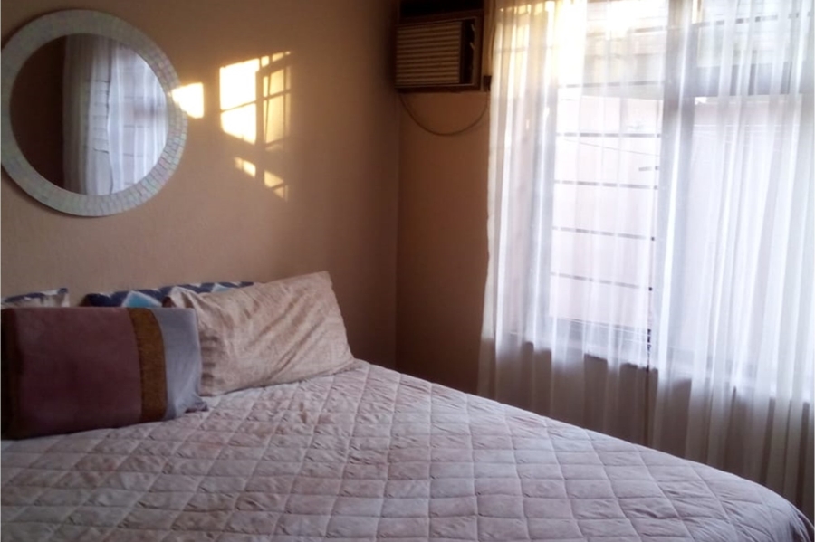 To Let 2 Bedroom Property for Rent in Port Edward KwaZulu-Natal