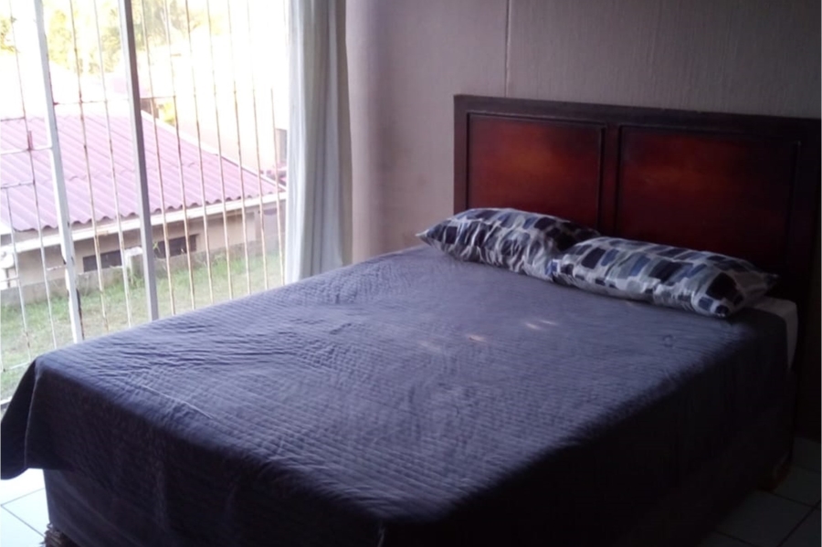 To Let 2 Bedroom Property for Rent in Port Edward KwaZulu-Natal