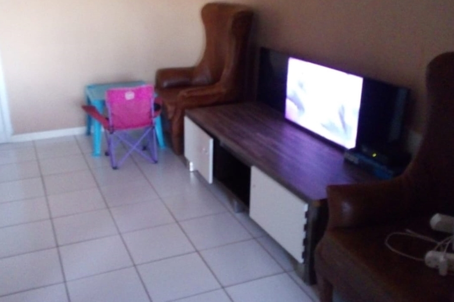 To Let 2 Bedroom Property for Rent in Port Edward KwaZulu-Natal