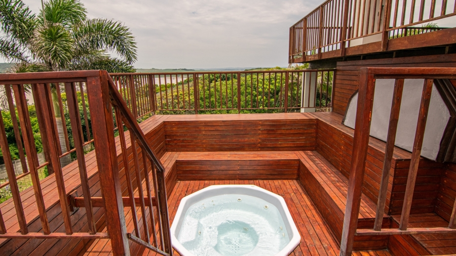 6 Bedroom Property for Sale in Tugela Mouth KwaZulu-Natal