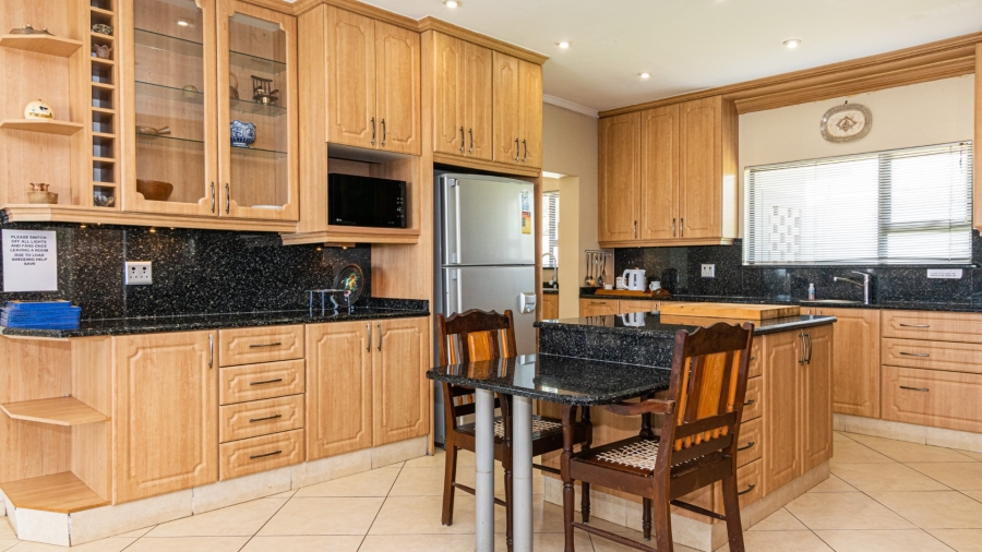 6 Bedroom Property for Sale in Tugela Mouth KwaZulu-Natal