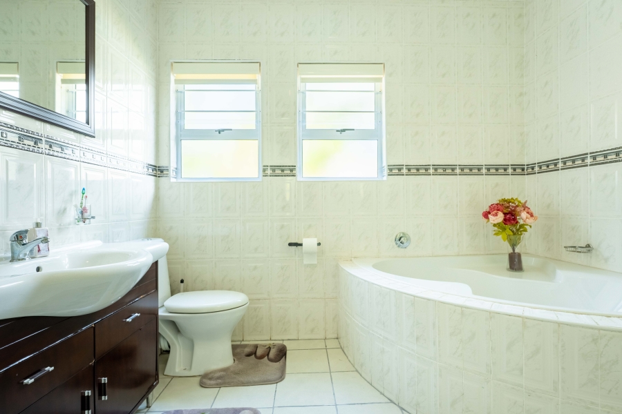 4 Bedroom Property for Sale in Amanzimtoti KwaZulu-Natal