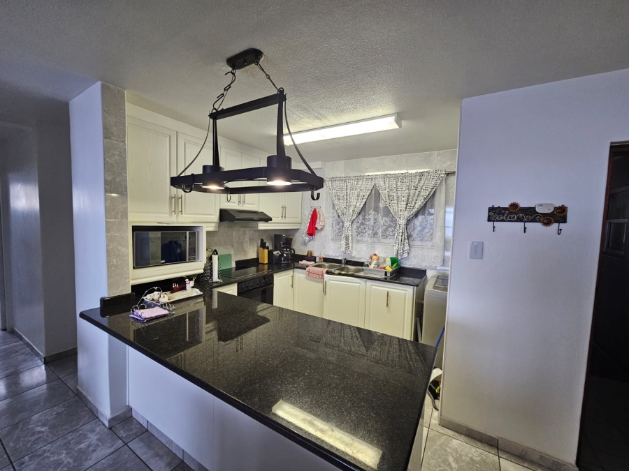 3 Bedroom Property for Sale in Amanzimtoti KwaZulu-Natal