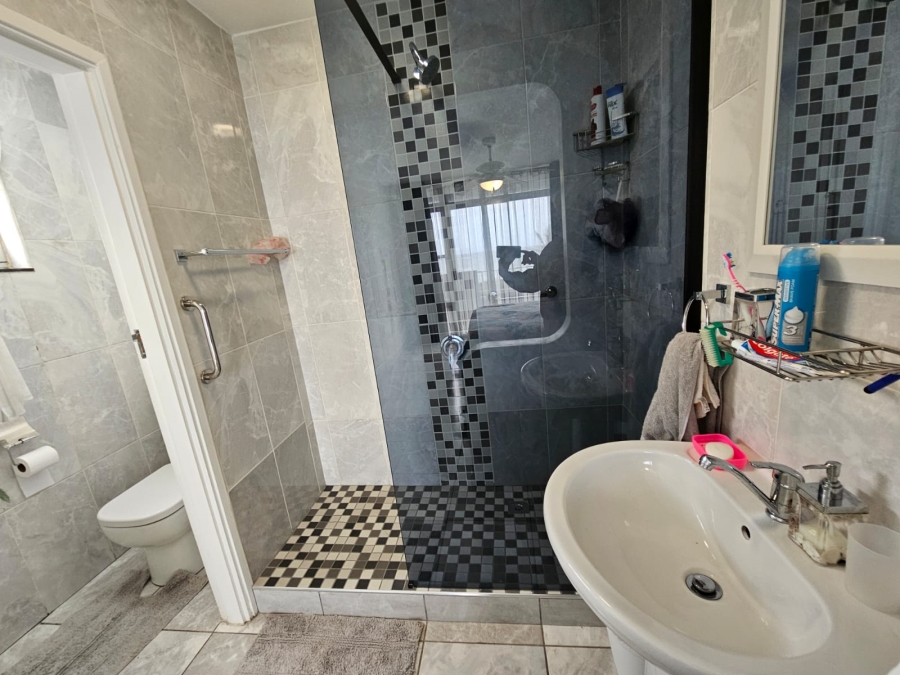 3 Bedroom Property for Sale in Amanzimtoti KwaZulu-Natal