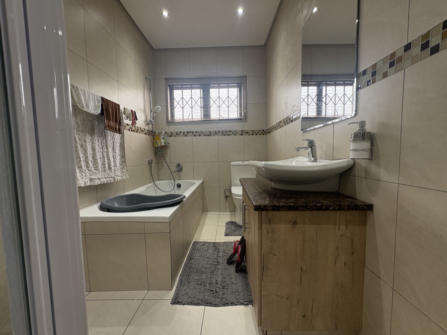 To Let 3 Bedroom Property for Rent in Clayfield KwaZulu-Natal