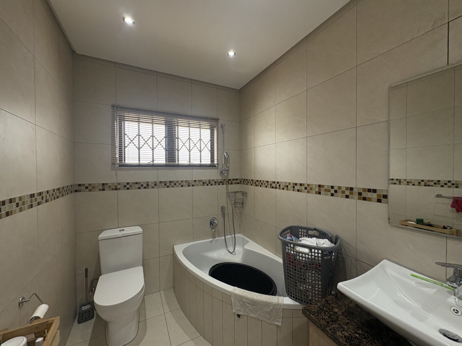 To Let 3 Bedroom Property for Rent in Clayfield KwaZulu-Natal